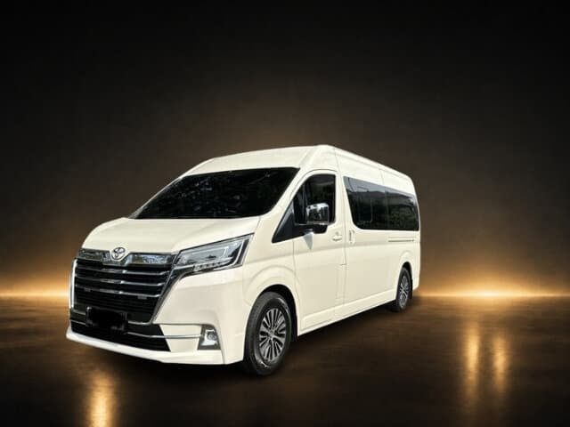 Toyota Hiace Luxury untuk sewa mobil Padang
